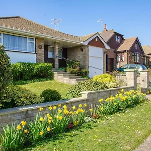 Holiday home Dean Court - Parking - By Lets, Brighton